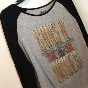 Guns N Roses baseball tee- like new!